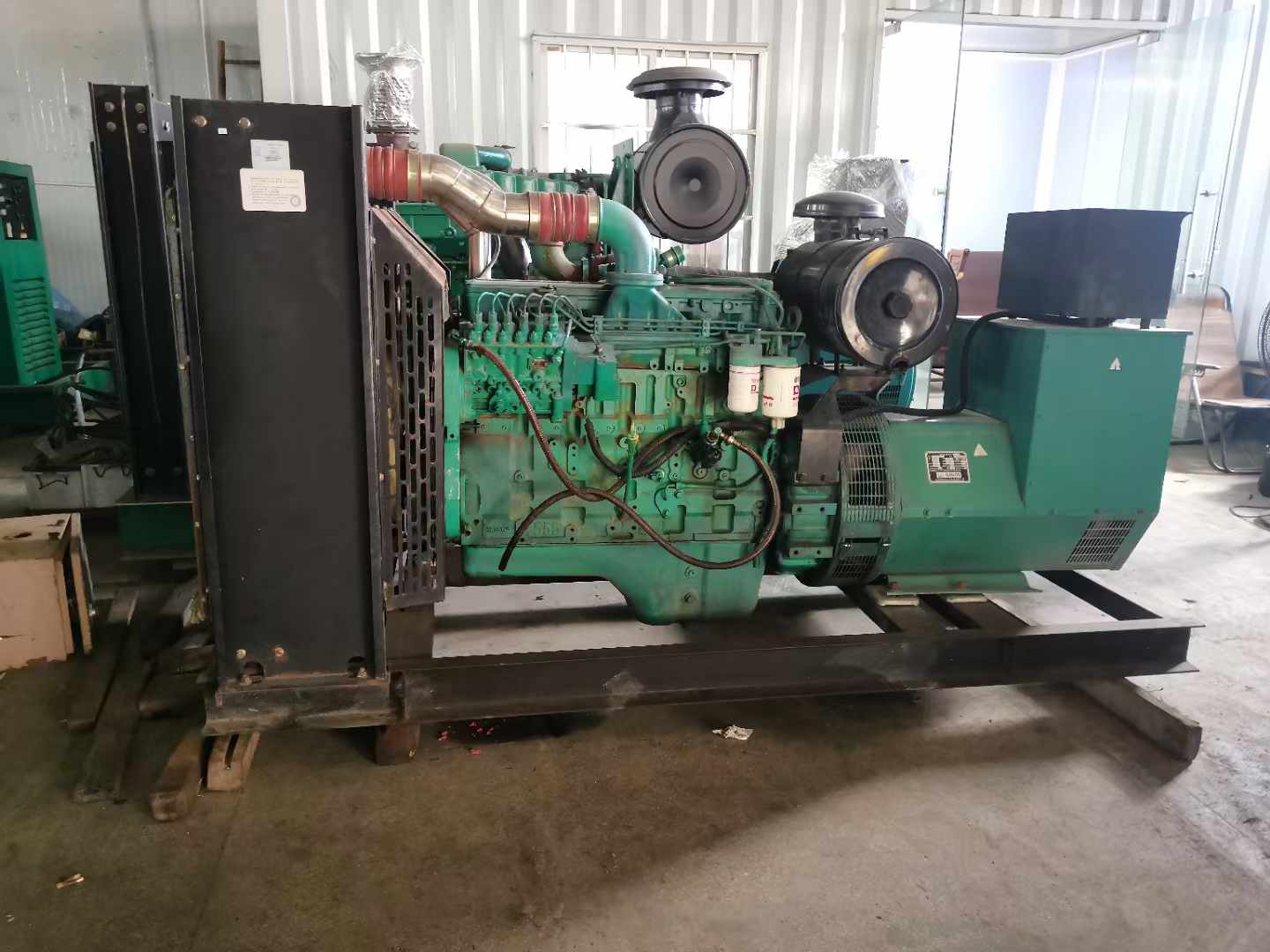 泸西发电机租赁如何确定电缆的承载电流是否在安全范围内？