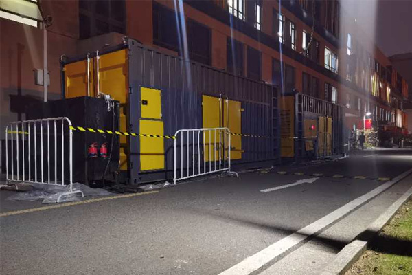 泸西柴油发电机组的输出电压是如何调节的？