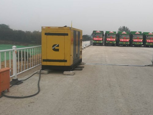 泸西电力系统的稳定性和设备兼容性如何影响发电机组的频率规格？