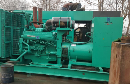 泸西发电机组如何判断水冷式机油散热器内部是否需要清洗？